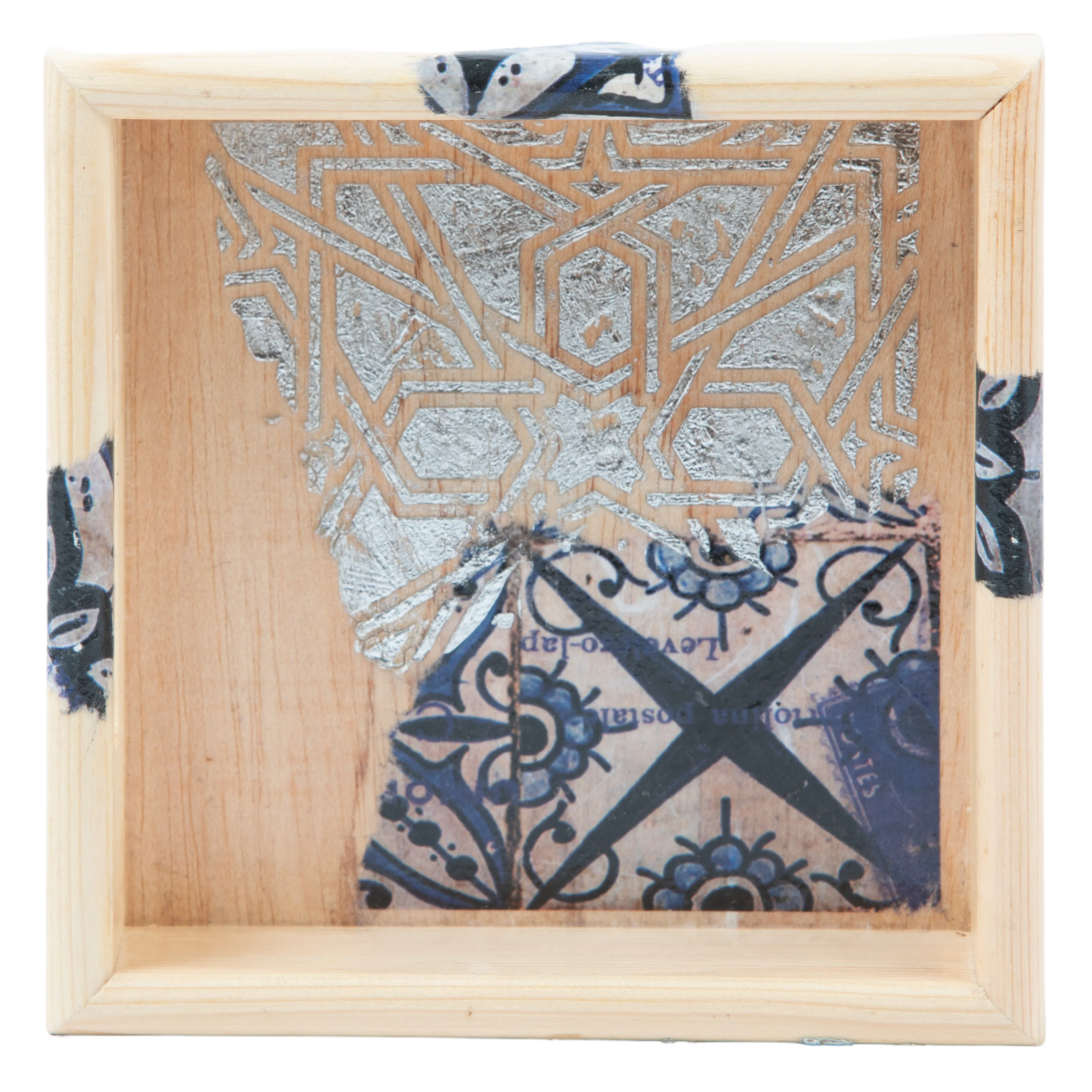 18 cm Wooden Tray with Printed Zelij Fragments