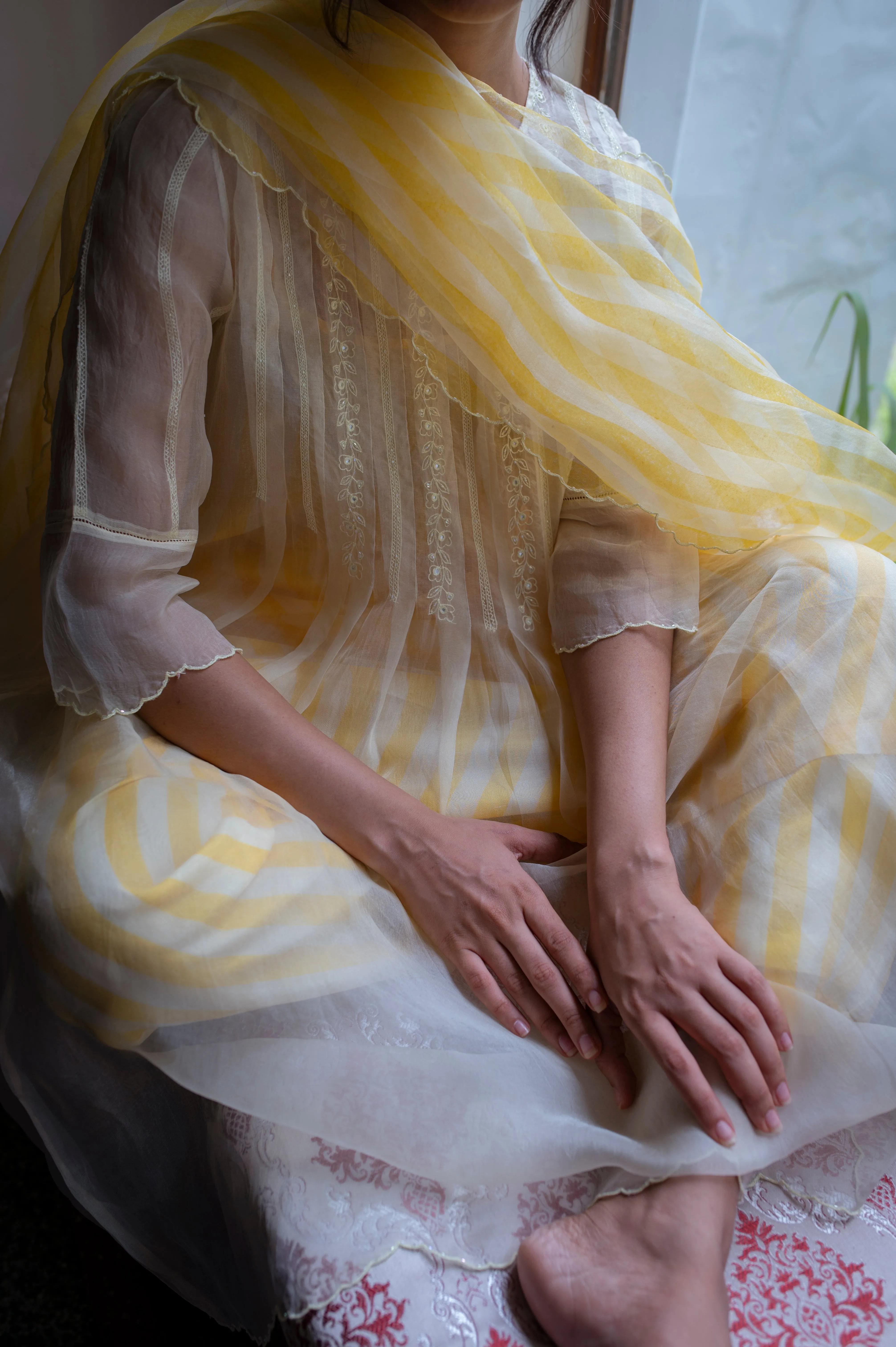 Block printed striper dupatta with scalloped edges