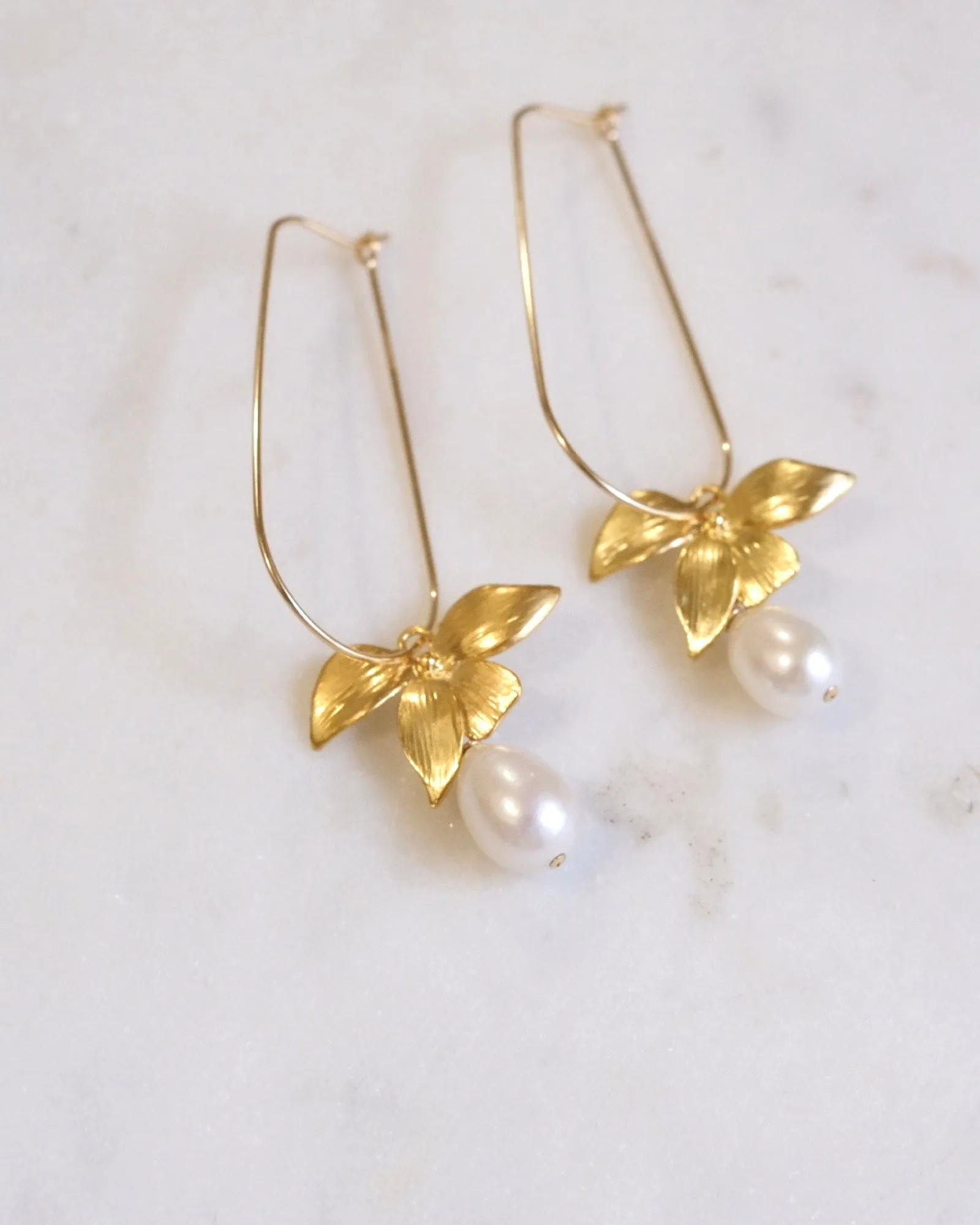 Floral pearl U hoop earrings